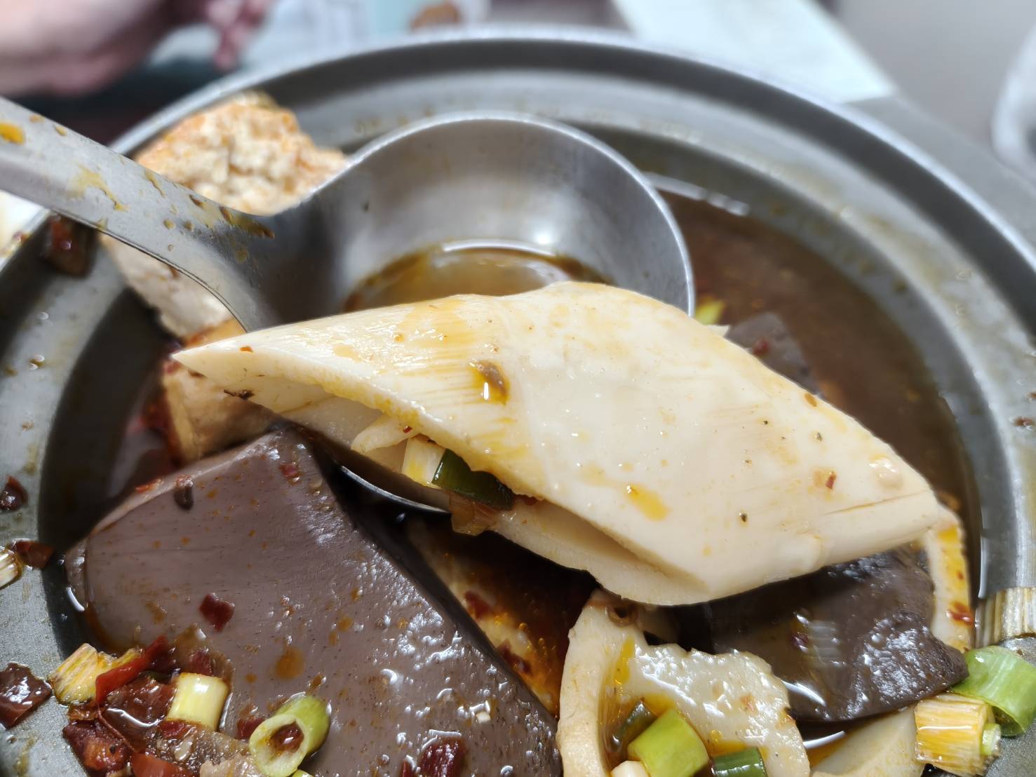 深坑老街美食|三拾堂麻辣鴨血臭豆腐、四大天王(大腸/鴨血/臭豆腐/竹筍)一鍋吃到四種好料!