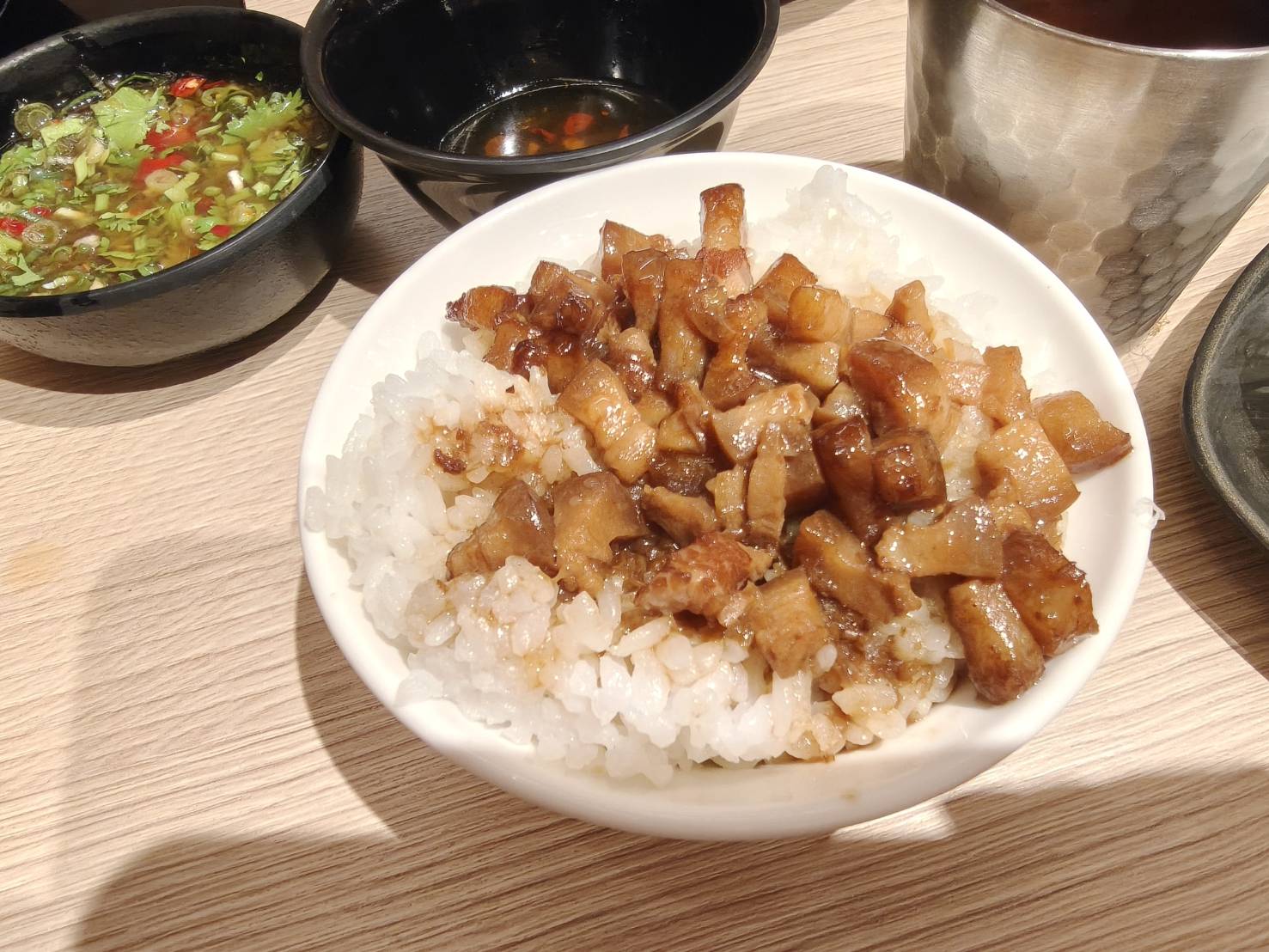 板橋美食|鮮牧火鍋-板橋府中店。野菜吧、飲料、甜點、冰淇淋吃到飽!內含菜單