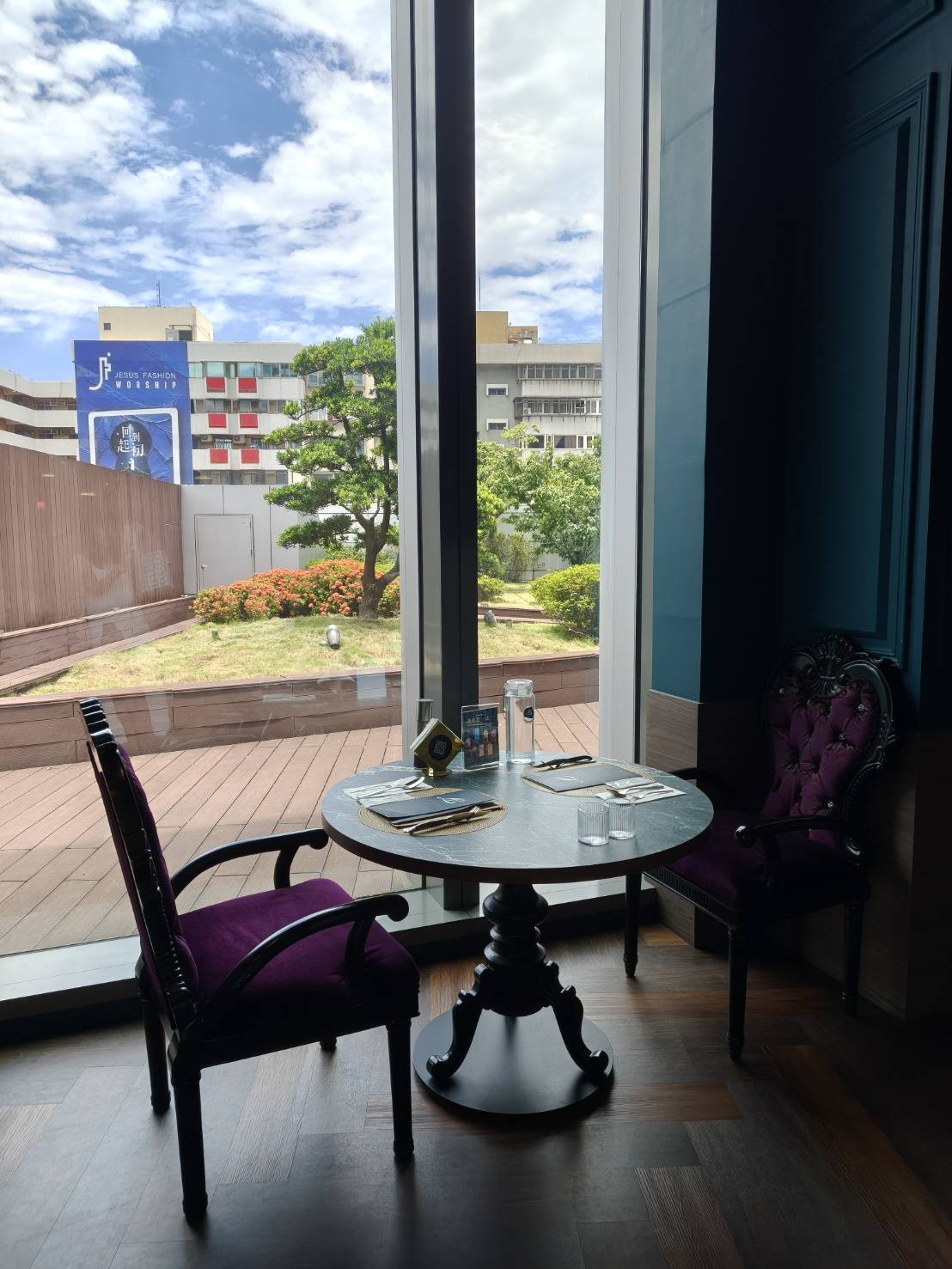 台北信義區美食|瀧厚Set Meal 微風信義店。瀧厚炙燒熟成牛排同品牌升級~餐食一般、環境高檔!