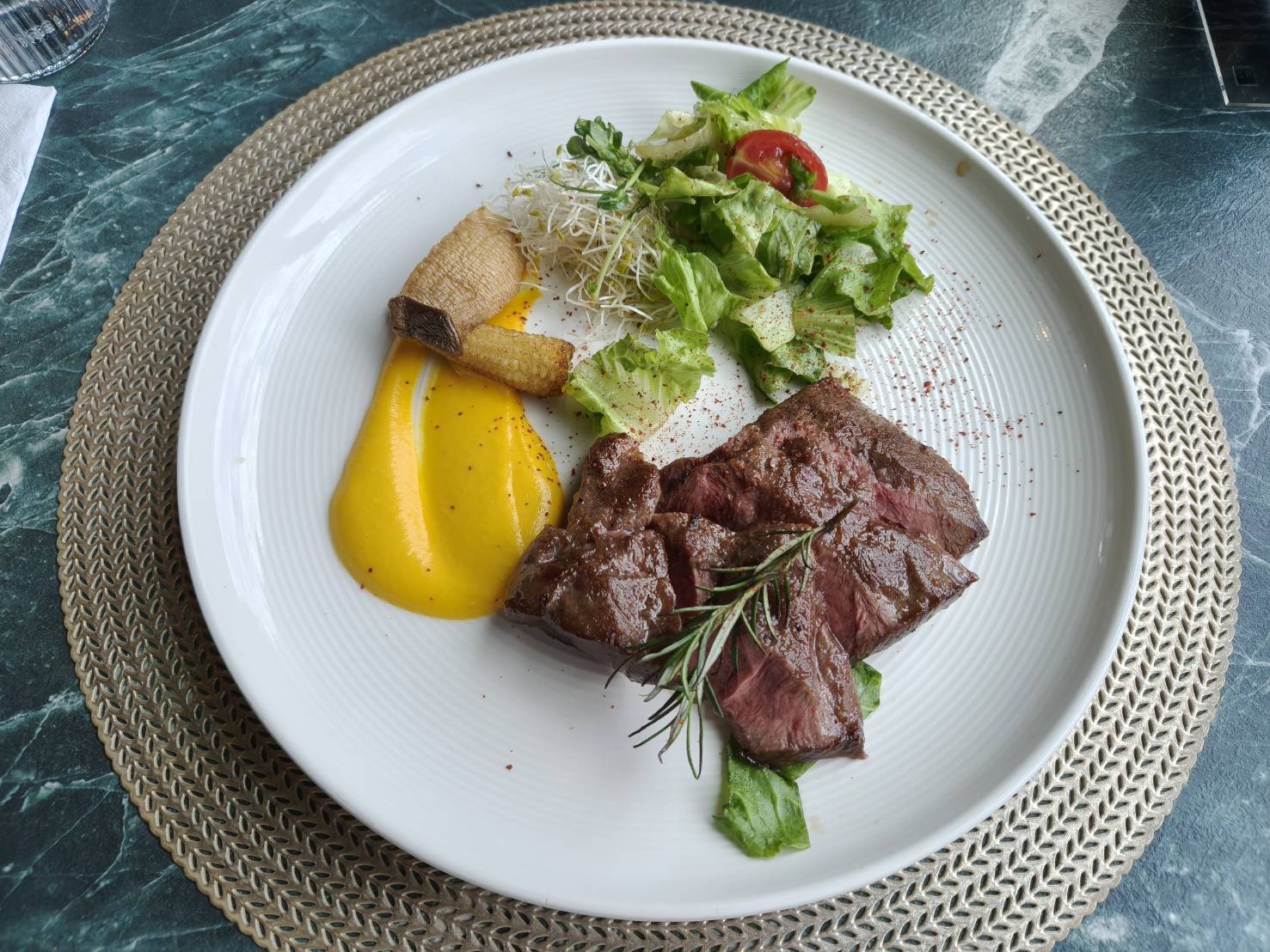 台北信義區美食|瀧厚Set Meal 微風信義店。瀧厚炙燒熟成牛排同品牌升級~餐食一般、環境高檔!