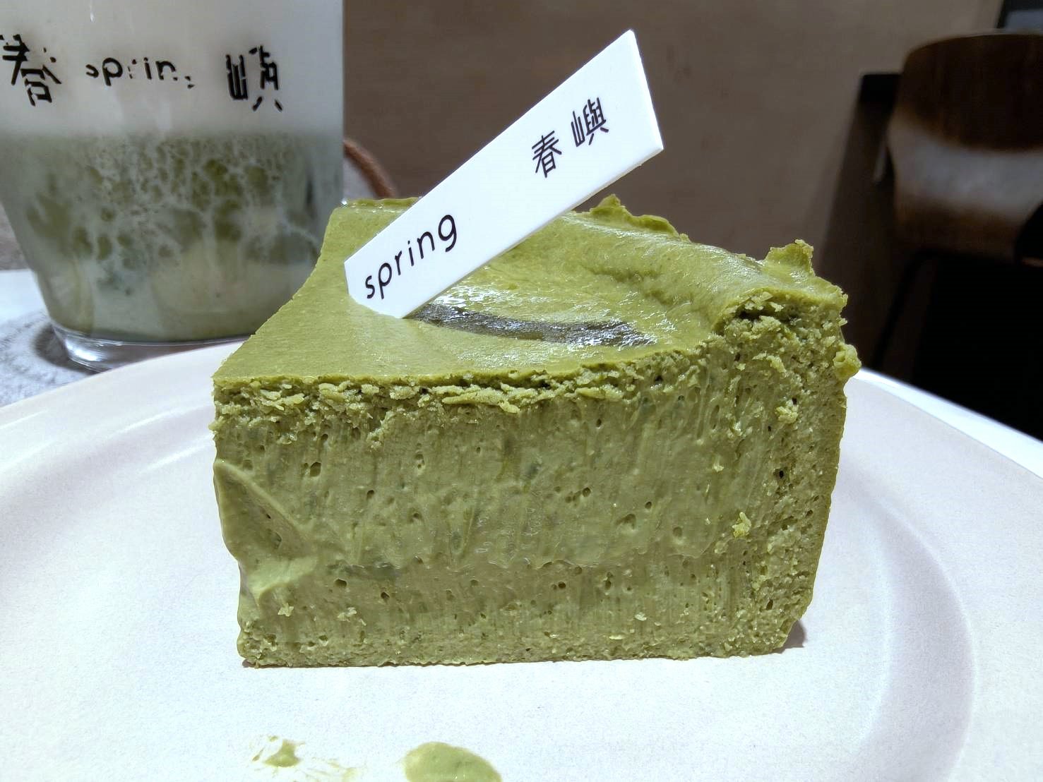 台北信義區甜點|春嶼spring 微風信義店。目前吃過最溼潤、最濃郁滑順的巴斯克蛋糕~會再回訪!