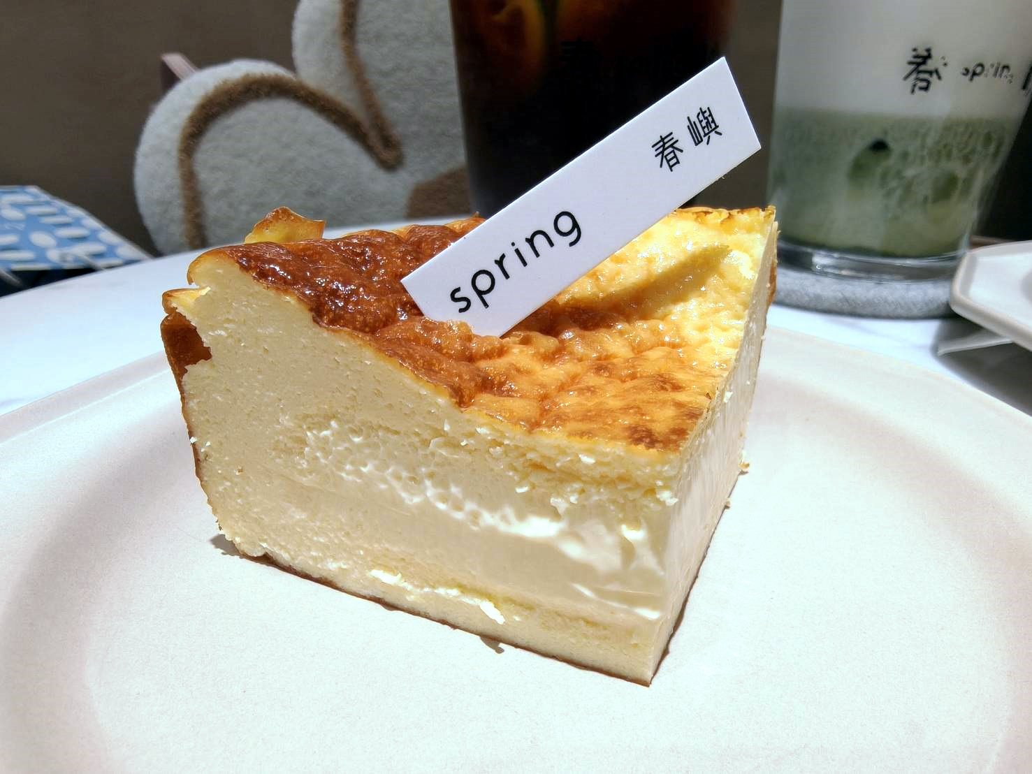 台北信義區甜點|春嶼spring 微風信義店。目前吃過最溼潤、最濃郁滑順的巴斯克蛋糕~會再回訪!