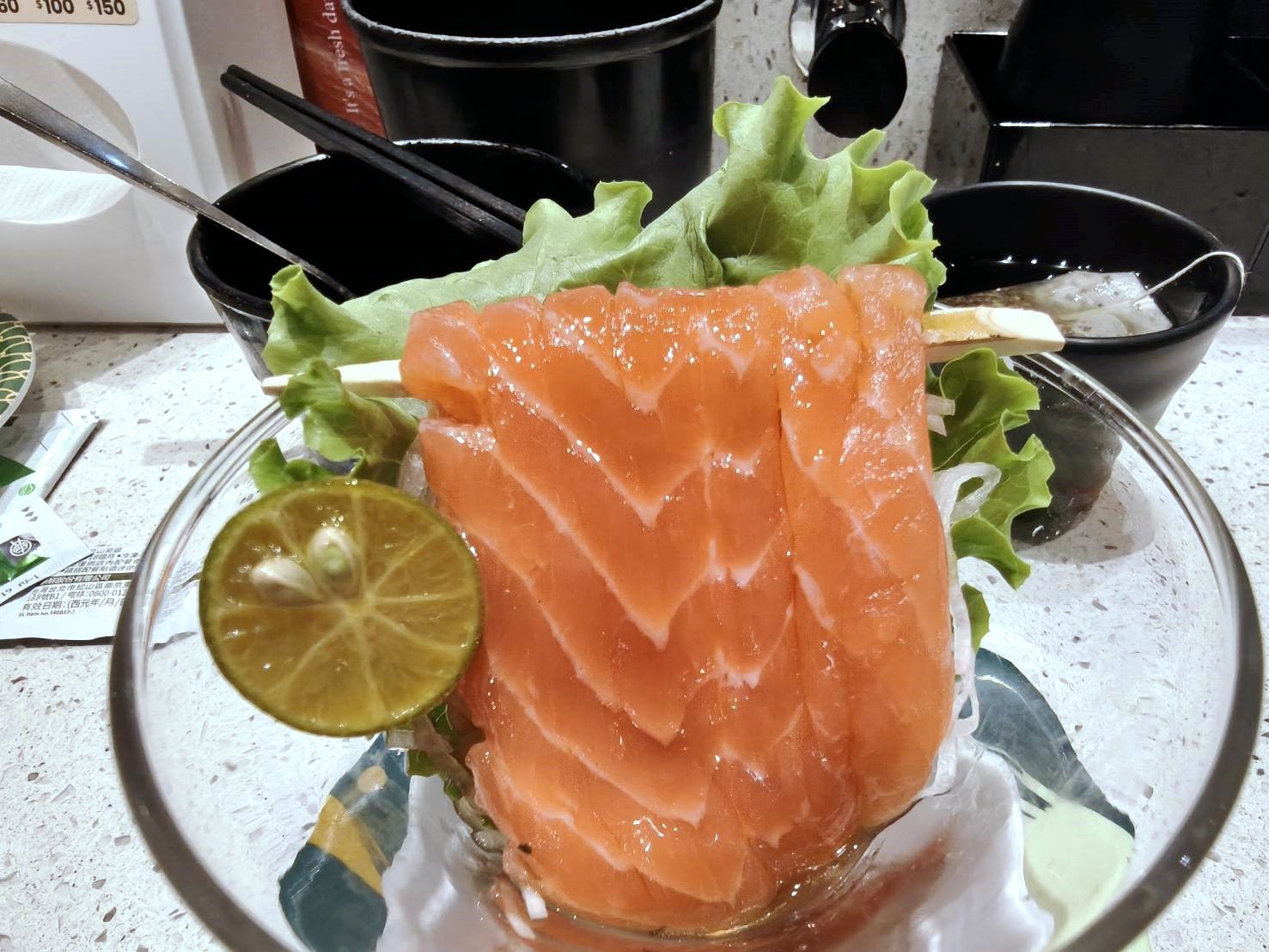 樹林萬家福|爭鮮迴轉壽司~鮭魚季熱鬧登場!玩鮭之麵好吃有趣、鮭魚的腹肌油脂豐富、鮭魚的背肌厚切美味!